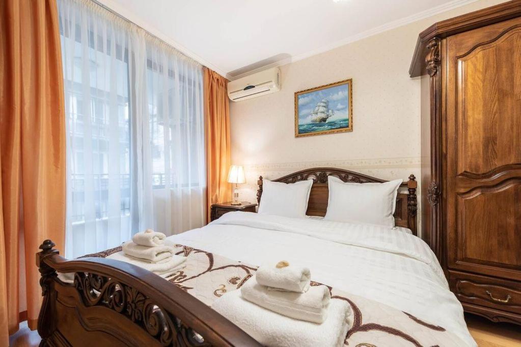 Vazov Residence , Two Bedroom Top Centre Apartment Варна Экстерьер фото