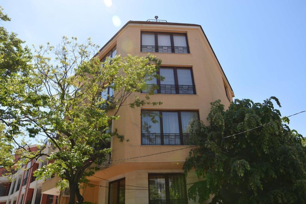 Vazov Residence , Two Bedroom Top Centre Apartment Варна Экстерьер фото