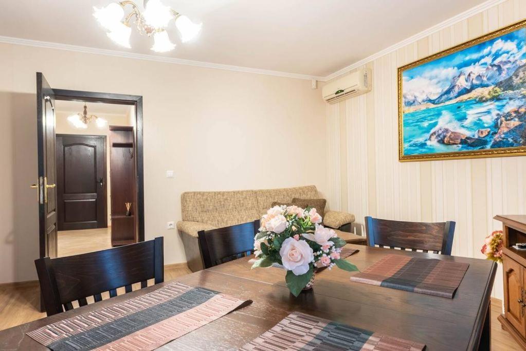 Vazov Residence , Two Bedroom Top Centre Apartment Варна Экстерьер фото