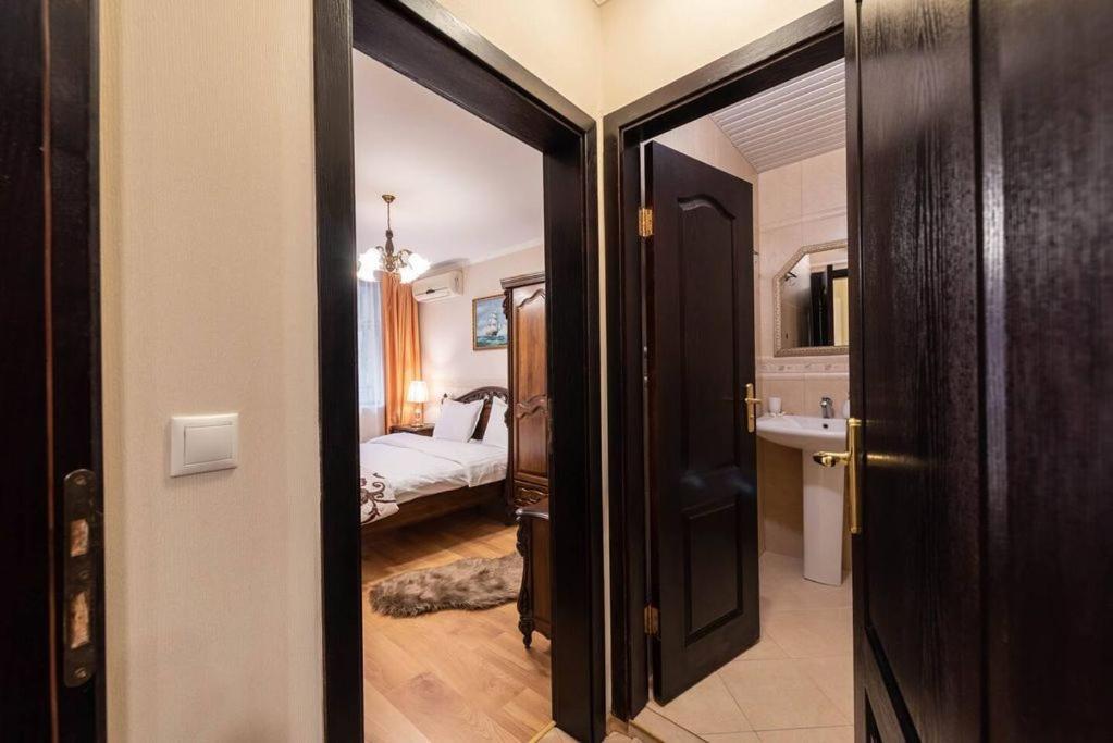 Vazov Residence , Two Bedroom Top Centre Apartment Варна Экстерьер фото
