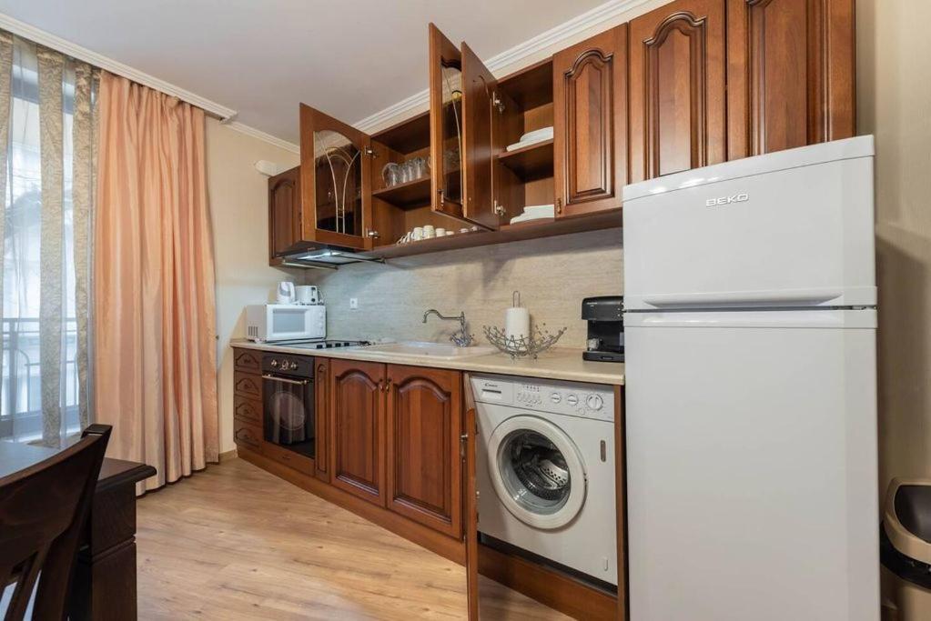 Vazov Residence , Two Bedroom Top Centre Apartment Варна Экстерьер фото