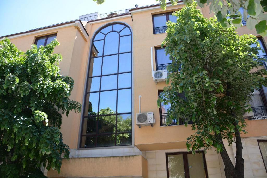 Vazov Residence , Two Bedroom Top Centre Apartment Варна Экстерьер фото