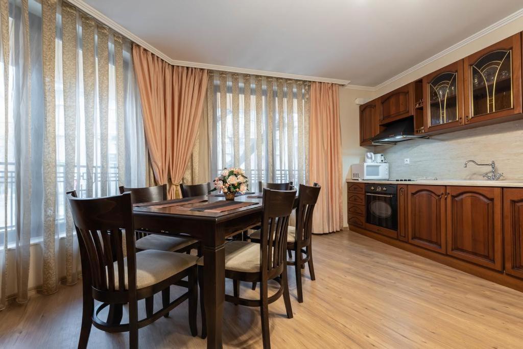 Vazov Residence , Two Bedroom Top Centre Apartment Варна Экстерьер фото